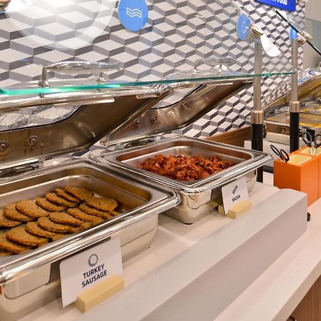 Holiday Inn Express & Suites Malone By Ihg Luaran gambar