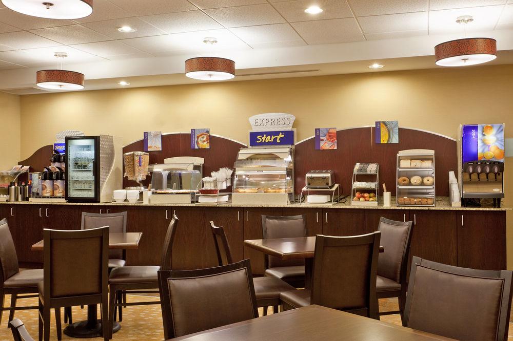 Holiday Inn Express & Suites Malone By Ihg Luaran gambar