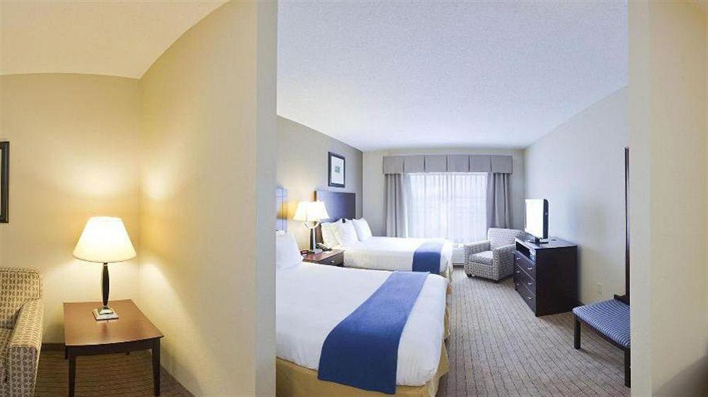 Holiday Inn Express & Suites Malone By Ihg Luaran gambar