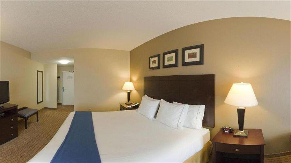 Holiday Inn Express & Suites Malone By Ihg Luaran gambar