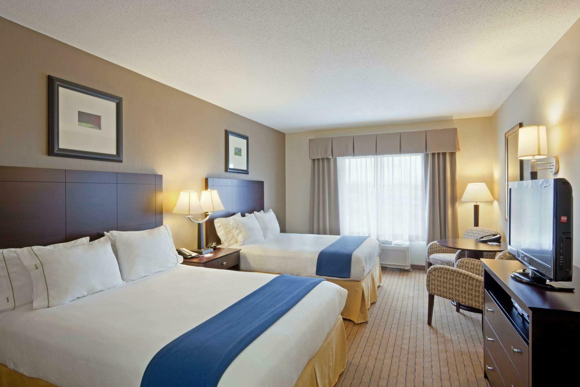 Holiday Inn Express & Suites Malone By Ihg Luaran gambar