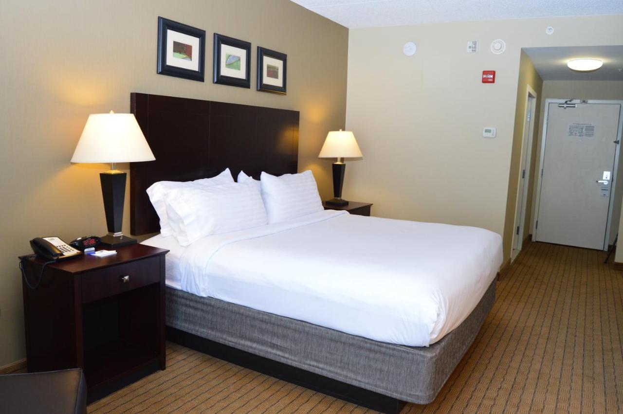 Holiday Inn Express & Suites Malone By Ihg Bilik gambar