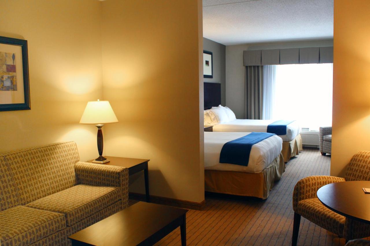 Holiday Inn Express & Suites Malone By Ihg Luaran gambar